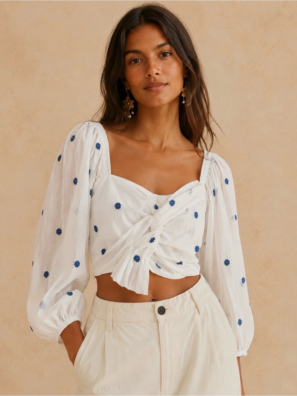 NWT FARM RIO White Embroidered Floral Long Sleeve Crop Top Medium